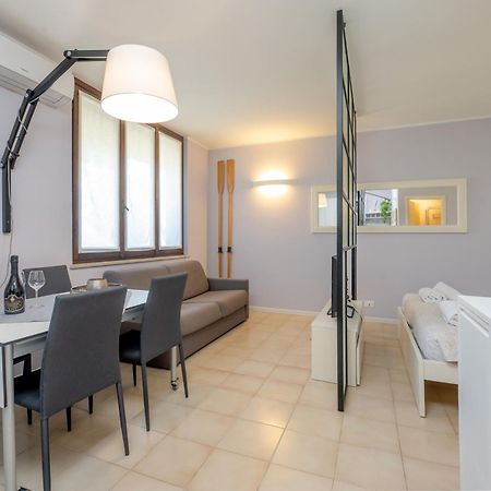 Casa Lugana 9 - Monolocale Con Piscina Fronte Lago Sirmione Eksteriør billede
