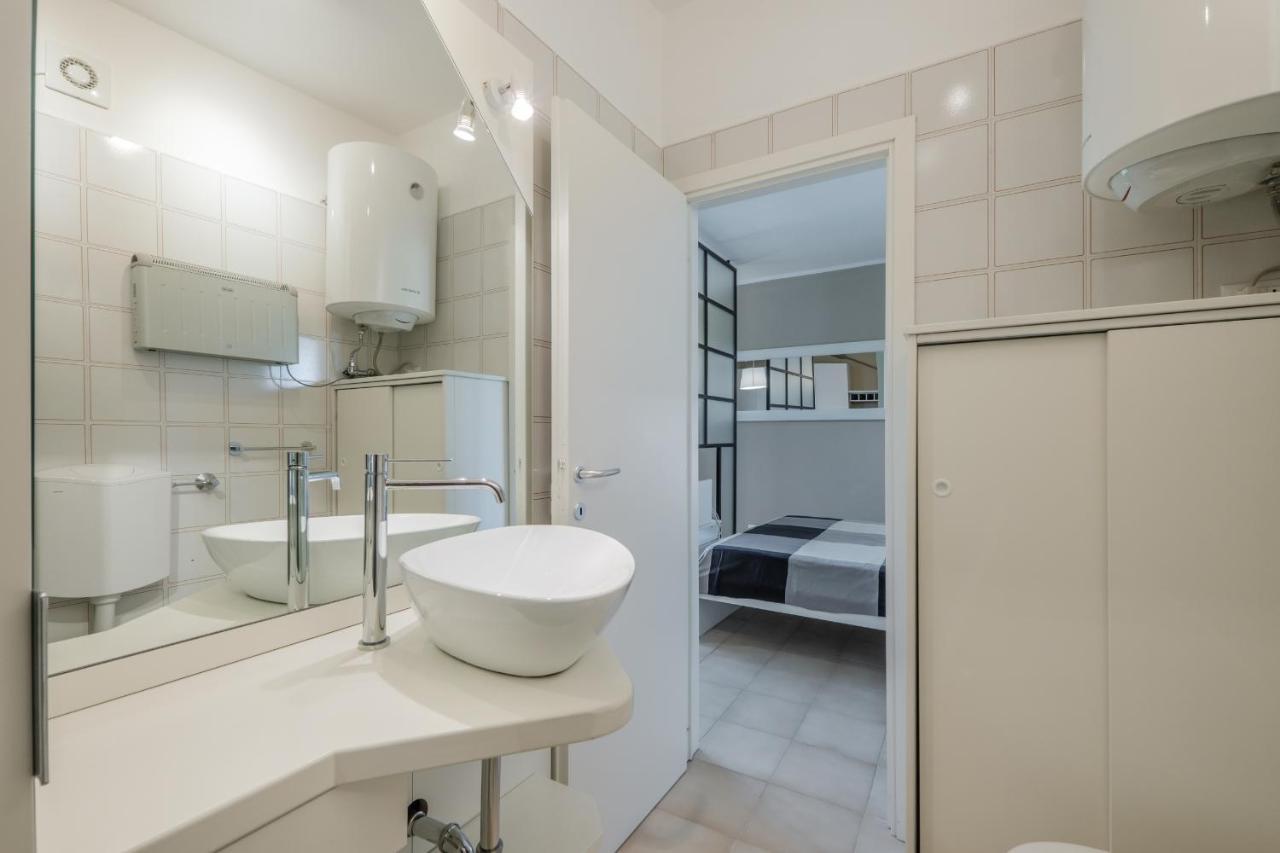 Casa Lugana 9 - Monolocale Con Piscina Fronte Lago Sirmione Eksteriør billede