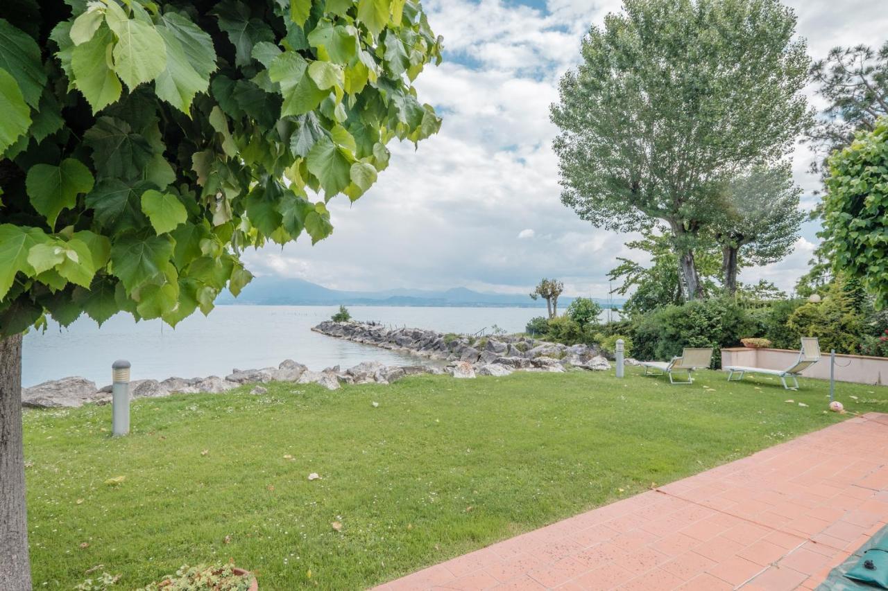 Casa Lugana 9 - Monolocale Con Piscina Fronte Lago Sirmione Eksteriør billede