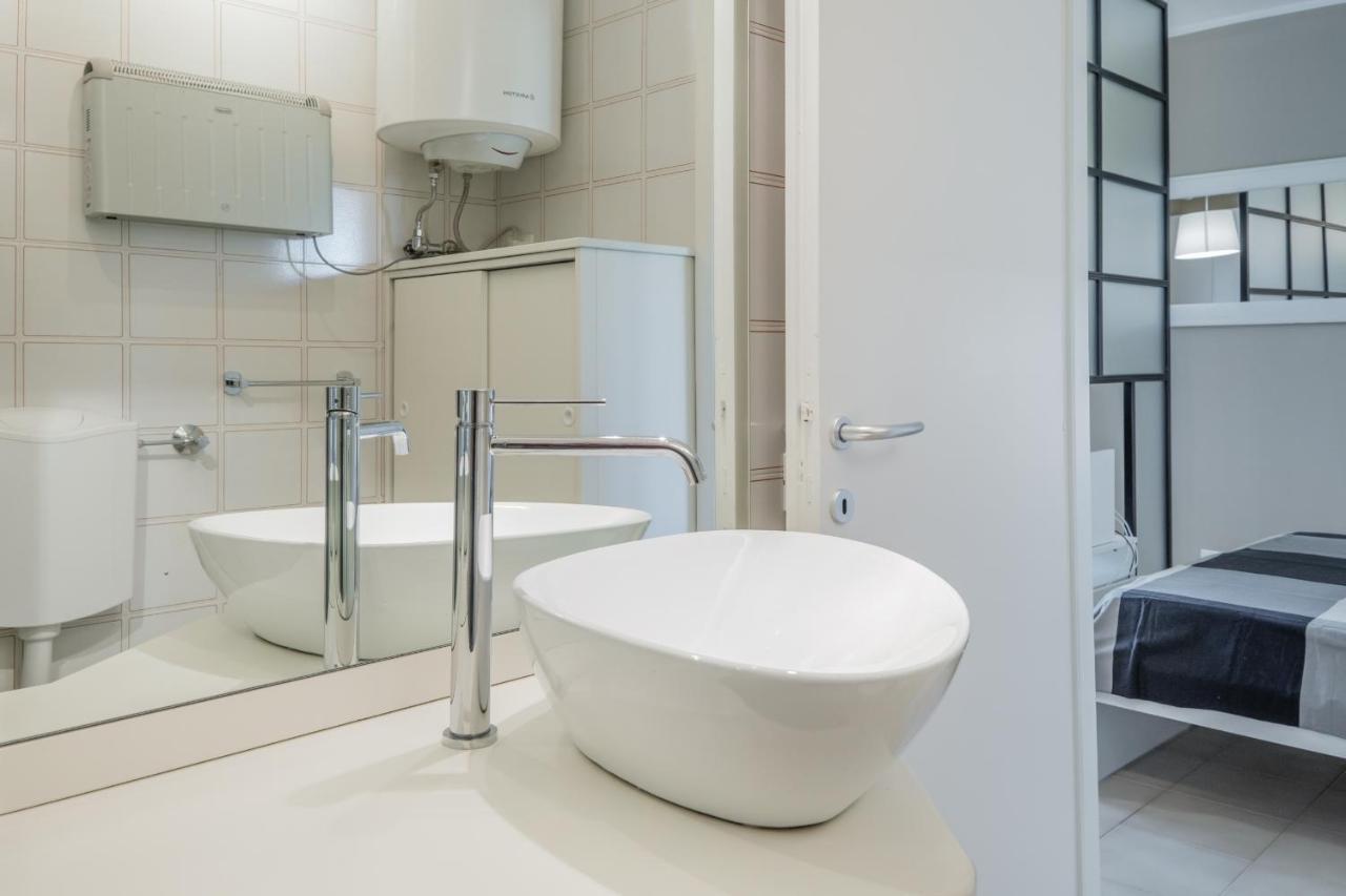 Casa Lugana 9 - Monolocale Con Piscina Fronte Lago Sirmione Eksteriør billede
