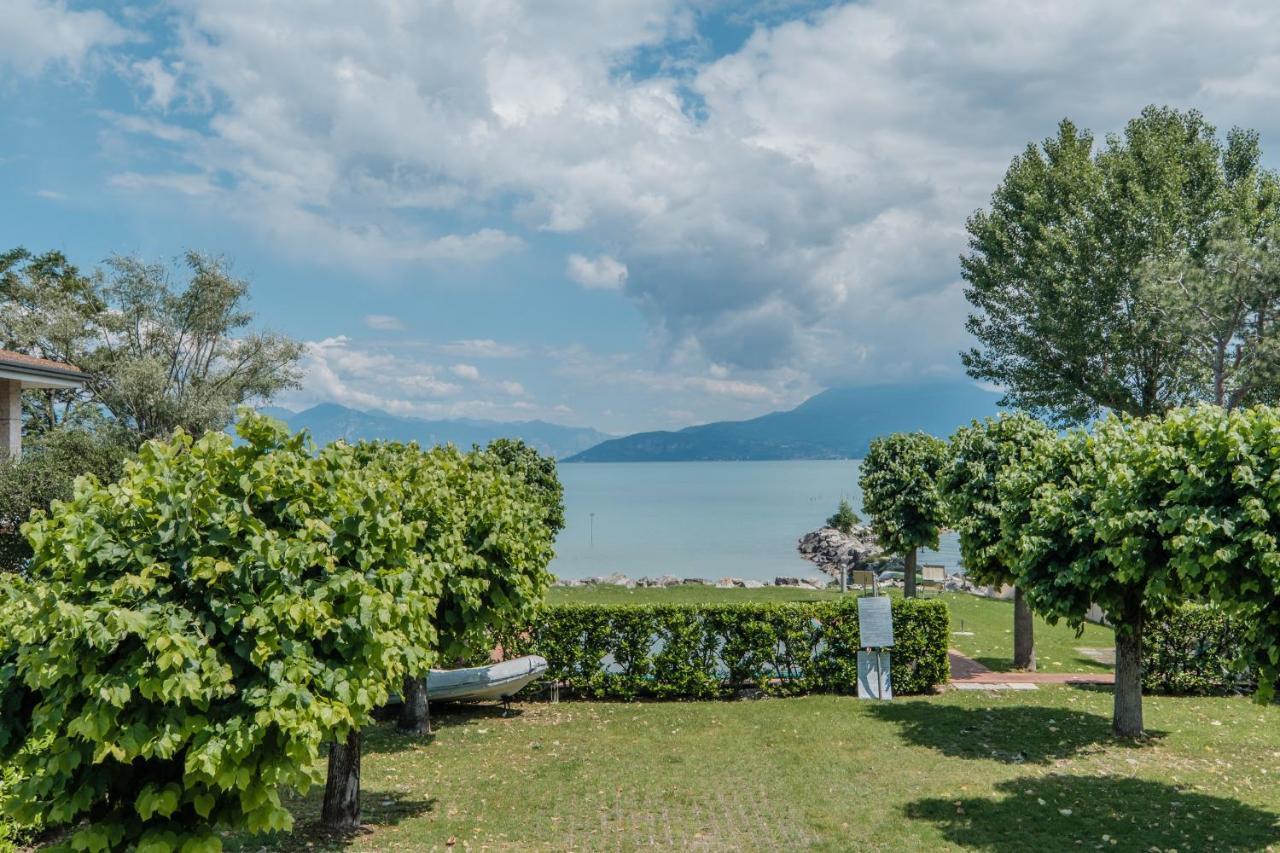 Casa Lugana 9 - Monolocale Con Piscina Fronte Lago Sirmione Eksteriør billede