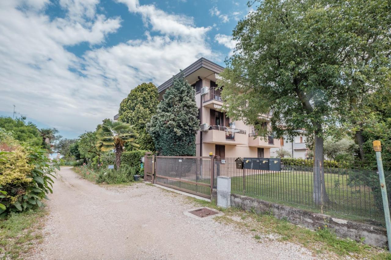 Casa Lugana 9 - Monolocale Con Piscina Fronte Lago Sirmione Eksteriør billede