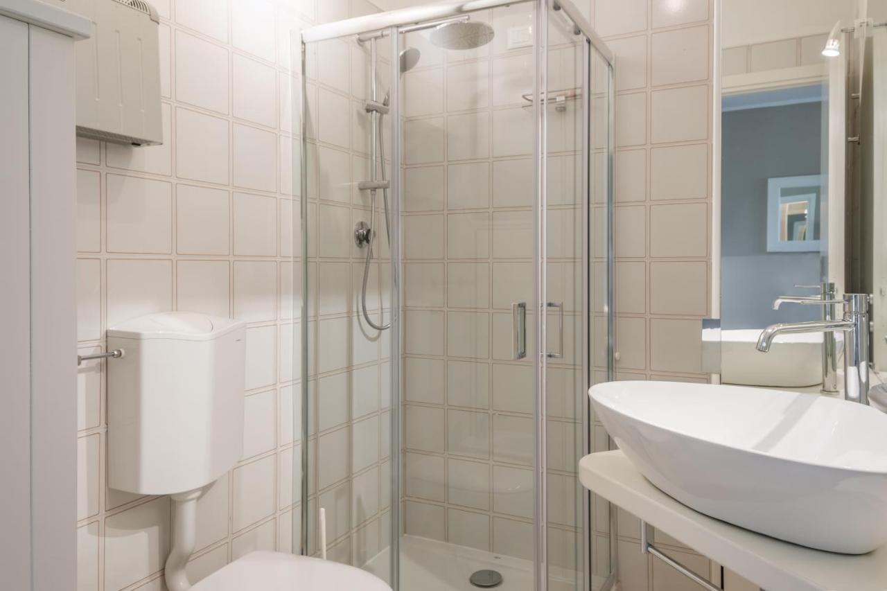 Casa Lugana 9 - Monolocale Con Piscina Fronte Lago Sirmione Eksteriør billede