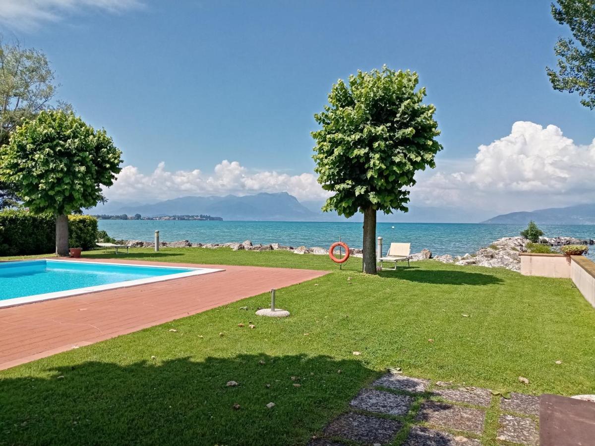 Casa Lugana 9 - Monolocale Con Piscina Fronte Lago Sirmione Eksteriør billede