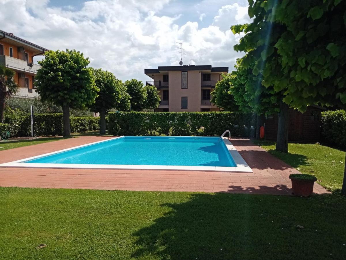 Casa Lugana 9 - Monolocale Con Piscina Fronte Lago Sirmione Eksteriør billede