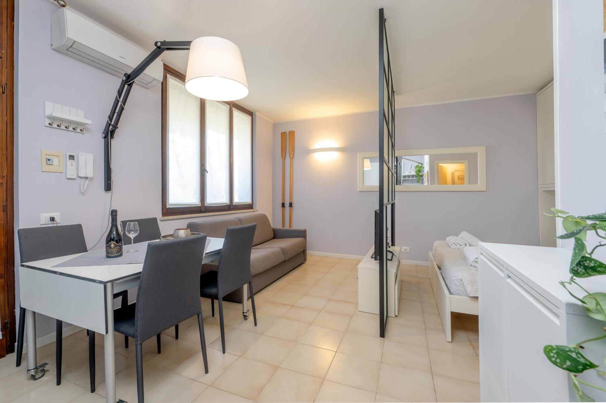 Casa Lugana 9 - Monolocale Con Piscina Fronte Lago Sirmione Eksteriør billede