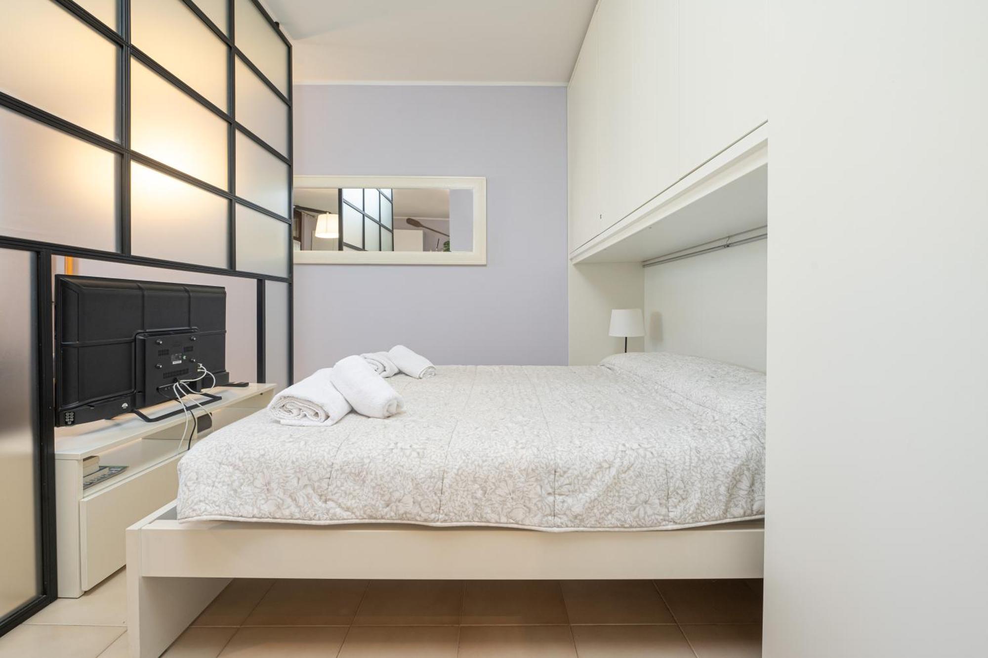 Casa Lugana 9 - Monolocale Con Piscina Fronte Lago Sirmione Eksteriør billede