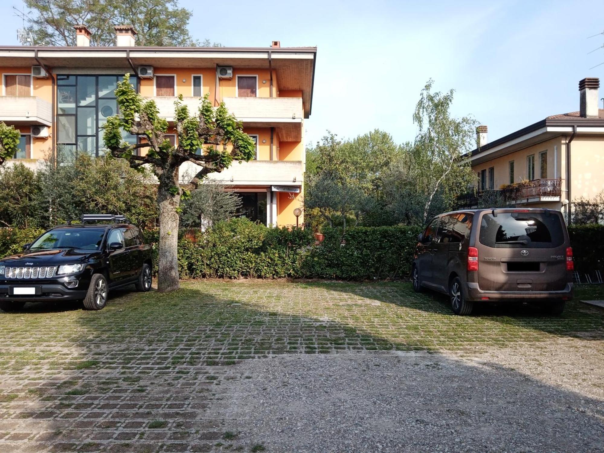 Casa Lugana 9 - Monolocale Con Piscina Fronte Lago Sirmione Eksteriør billede